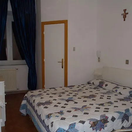 Ξενοδοχείο Week End